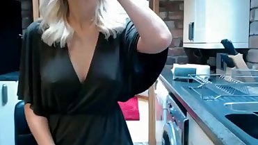 Mom Gets Horny While Cooking - JustFuckHer.com