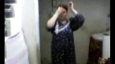 Arab mom loves to suck