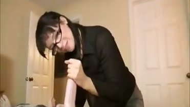 HOT MOM HANDJOB YOUNG BOY