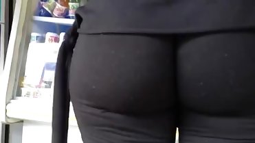 mom's hot ass