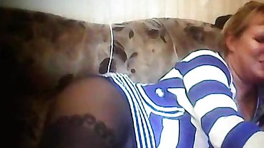 Mature mom and virtual sex on computer! Hidden cam!