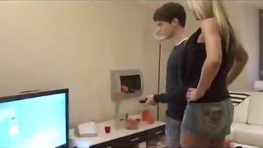 MILF Bang Neighbor Boy for Fixing the Tv Set