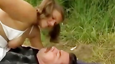 Zuhause bei Mutter Fotzenbusch