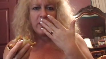 MILF BURPING AND EATING